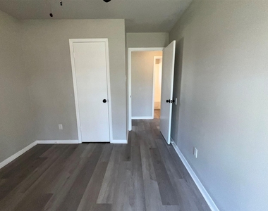 224 Stuart Street - Photo Thumbnail 16