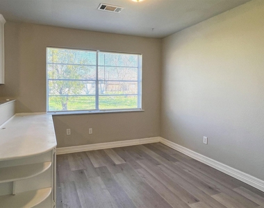 224 Stuart Street - Photo Thumbnail 8