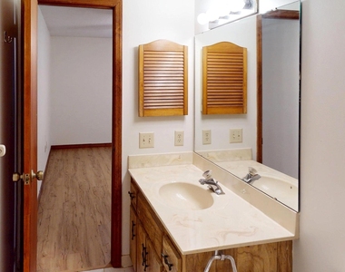 9017 Manchester Lane - Photo Thumbnail 17