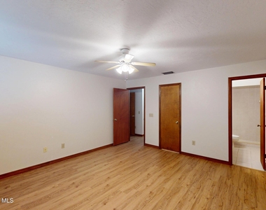 9017 Manchester Lane - Photo Thumbnail 14
