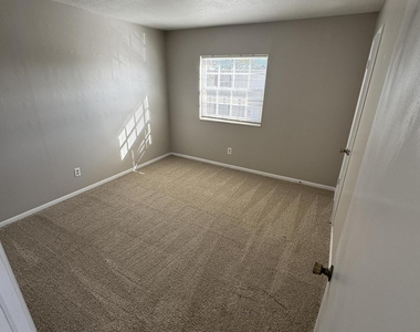 55 Needle Boulevard - Photo Thumbnail 11