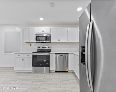 419 Marquis Street - Photo Thumbnail 8