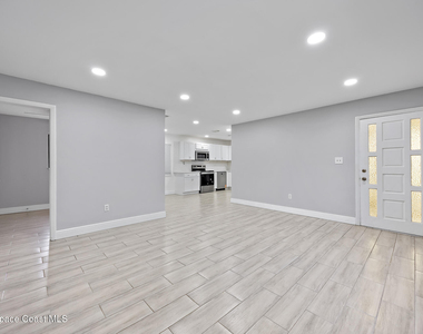 419 Marquis Street - Photo Thumbnail 3