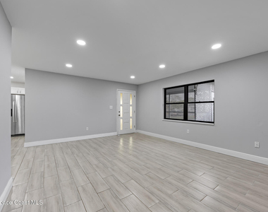 419 Marquis Street - Photo Thumbnail 5