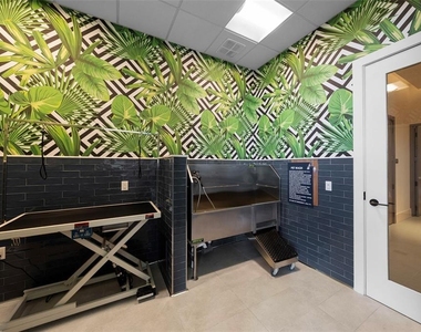 275 1st Avenue S - Photo Thumbnail 17