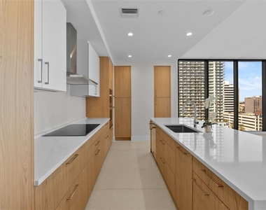 275 1st Avenue S - Photo Thumbnail 3