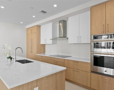 275 1st Avenue S - Photo Thumbnail 4