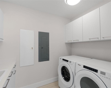 275 1st Avenue S - Photo Thumbnail 11