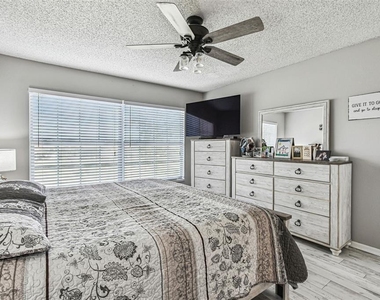 4210 Caddie Drive E - Photo Thumbnail 21