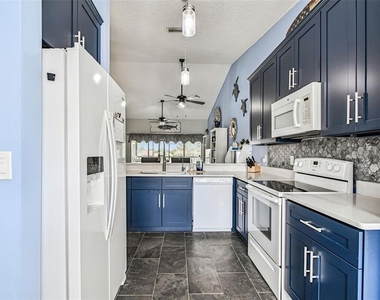 4210 Caddie Drive E - Photo Thumbnail 13