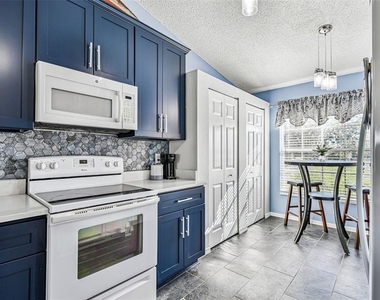 4210 Caddie Drive E - Photo Thumbnail 10