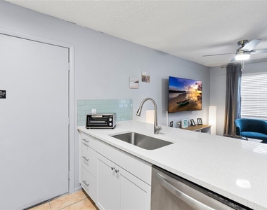 2272 16th Avenue Sw - Photo Thumbnail 2