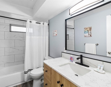 2272 16th Avenue Sw - Photo Thumbnail 3