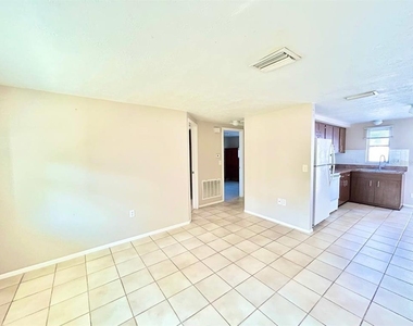 5805 Delaware Avenue - Photo Thumbnail 2