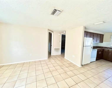 5805 Delaware Avenue - Photo Thumbnail 3
