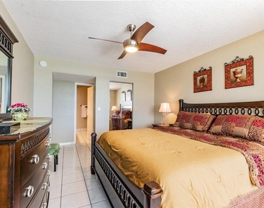 5701 Bahia Del Mar Circle - Photo Thumbnail 13