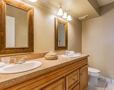 5701 Bahia Del Mar Circle - Photo Thumbnail 17