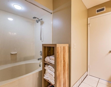 5701 Bahia Del Mar Circle - Photo Thumbnail 16