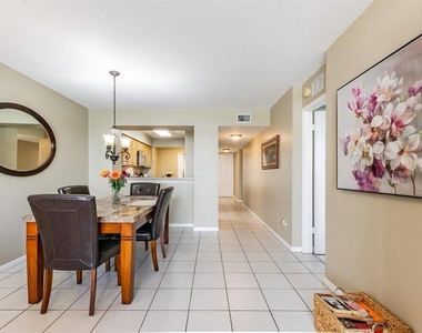 5701 Bahia Del Mar Circle - Photo Thumbnail 7