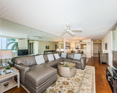 6105 Bahia Del Mar Circle - Photo Thumbnail 8