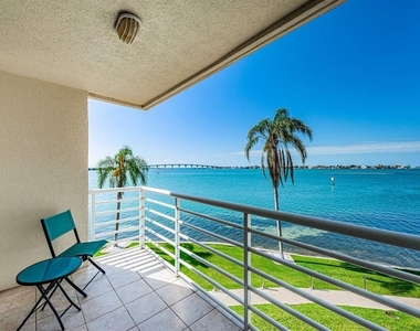 6105 Bahia Del Mar Circle - Photo Thumbnail 17