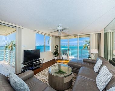 6105 Bahia Del Mar Circle - Photo Thumbnail 10