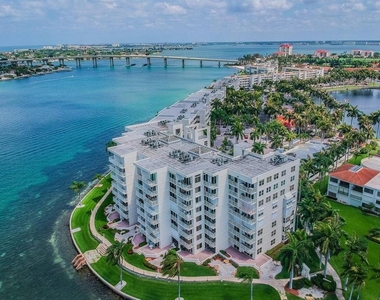 6105 Bahia Del Mar Circle - Photo Thumbnail 2
