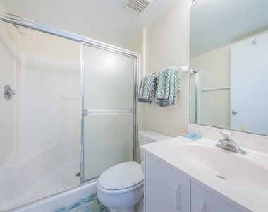 6105 Bahia Del Mar Circle - Photo Thumbnail 24