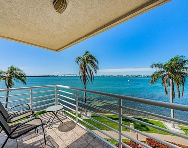6105 Bahia Del Mar Circle - Photo Thumbnail 19