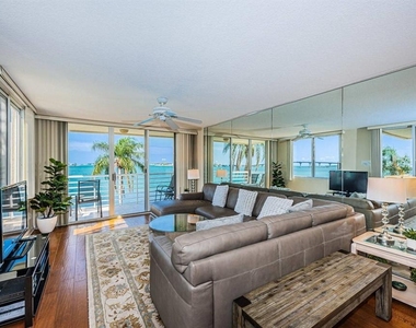 6105 Bahia Del Mar Circle - Photo Thumbnail 6