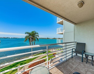 6105 Bahia Del Mar Circle - Photo Thumbnail 21