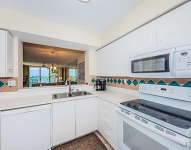 6105 Bahia Del Mar Circle - Photo Thumbnail 3