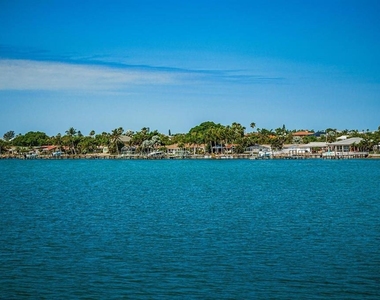 6105 Bahia Del Mar Circle - Photo Thumbnail 18