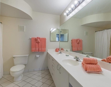 6085 Bahia Del Mar Circle - Photo Thumbnail 20
