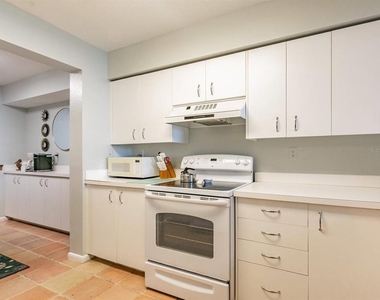 6085 Bahia Del Mar Circle - Photo Thumbnail 4
