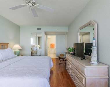 6085 Bahia Del Mar Circle - Photo Thumbnail 17