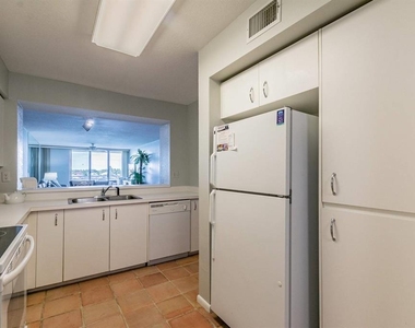 6085 Bahia Del Mar Circle - Photo Thumbnail 5