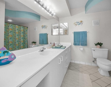 6085 Bahia Del Mar Circle - Photo Thumbnail 13
