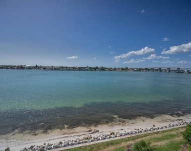 6085 Bahia Del Mar Circle - Photo Thumbnail 19