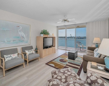 6085 Bahia Del Mar Circle - Photo Thumbnail 8