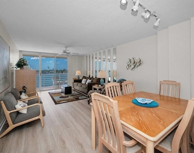 6085 Bahia Del Mar Circle - Photo Thumbnail 6