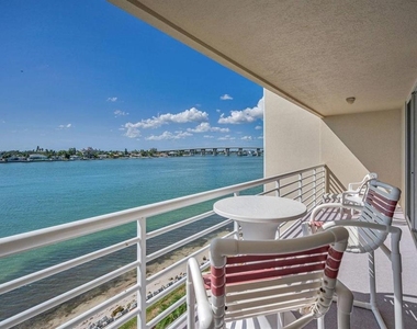 6085 Bahia Del Mar Circle - Photo Thumbnail 16