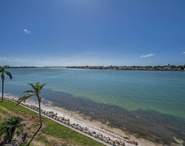 6085 Bahia Del Mar Circle - Photo Thumbnail 20