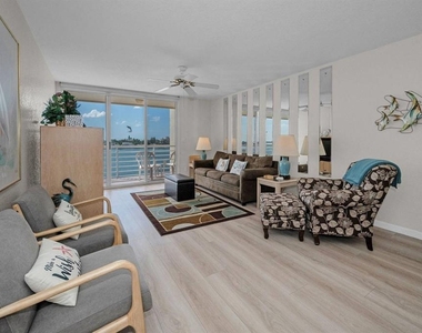 6085 Bahia Del Mar Circle - Photo Thumbnail 9