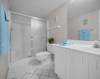 6085 Bahia Del Mar Circle - Photo Thumbnail 14