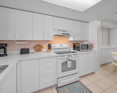 6085 Bahia Del Mar Circle - Photo Thumbnail 4