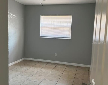 817 Bentley Street - Photo Thumbnail 2