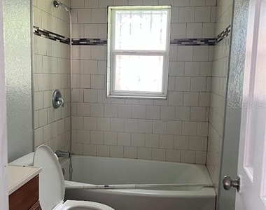 817 Bentley Street - Photo Thumbnail 5