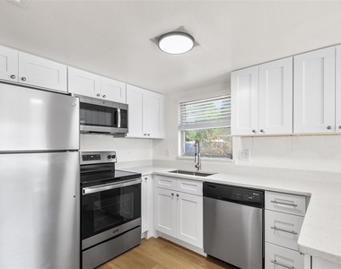 555 62nd Street S - Photo Thumbnail 3