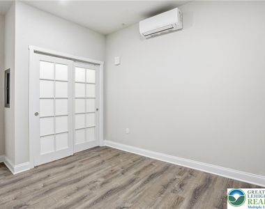 109 S Centre Street - Photo Thumbnail 3